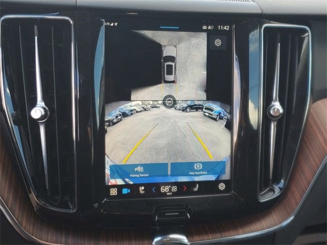 2024 Volvo XC60 Plus Dark Theme