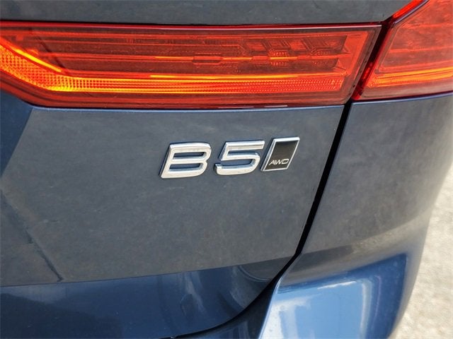 2024 Volvo XC60 Plus Dark Theme