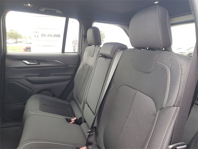 2025 Jeep Grand Cherokee GRAND CHEROKEE LAREDO 4X2