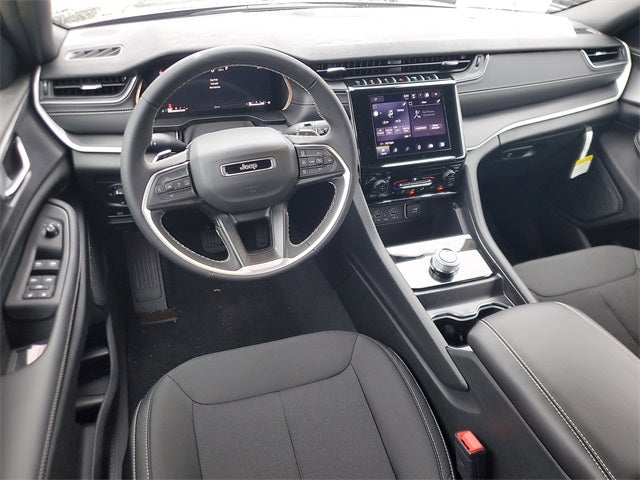 2025 Jeep Grand Cherokee GRAND CHEROKEE LAREDO 4X2