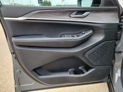 2027 Jeep Grand Cherokee Altitude