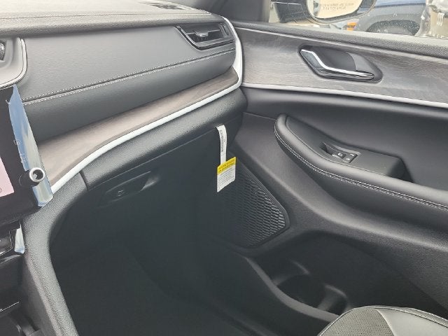 2027 Jeep Grand Cherokee GRAND CHEROKEE L LAREDO ALTITUDE 4X2