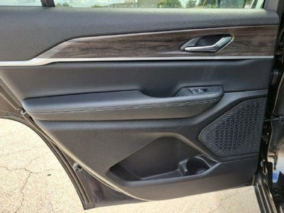 2027 Jeep Grand Cherokee GRAND CHEROKEE L LAREDO ALTITUDE 4X2