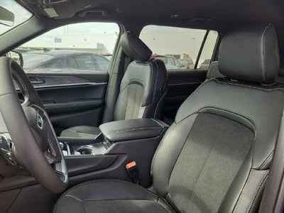 2027 Jeep Grand Cherokee GRAND CHEROKEE L LAREDO ALTITUDE 4X2