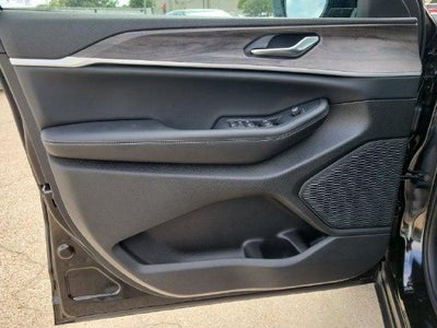 2027 Jeep Grand Cherokee GRAND CHEROKEE L LAREDO ALTITUDE 4X2