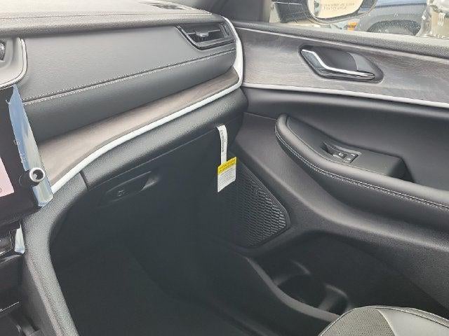 2027 Jeep Grand Cherokee GRAND CHEROKEE L LAREDO ALTITUDE 4X2