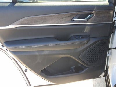 2026 Jeep Grand Cherokee GRAND CHEROKEE L LAREDO ALTITUDE 4X2