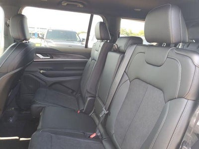 2026 Jeep Grand Cherokee GRAND CHEROKEE L LAREDO ALTITUDE 4X2