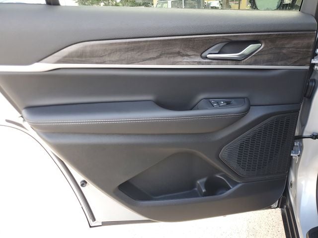 2026 Jeep Grand Cherokee GRAND CHEROKEE L LAREDO ALTITUDE 4X2