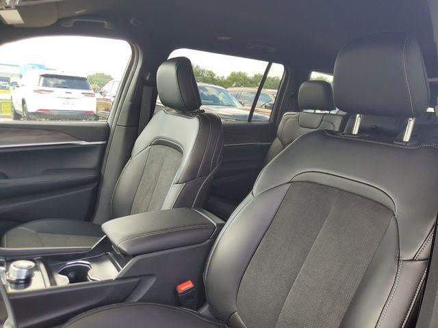 2026 Jeep Grand Cherokee GRAND CHEROKEE L LAREDO ALTITUDE 4X2