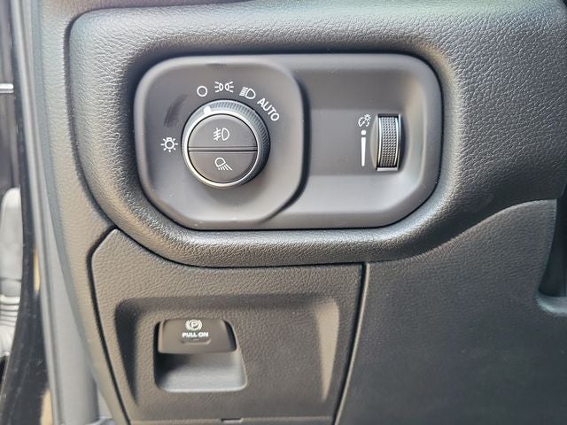 2026 RAM 1500 RAM 1500 EXPRESS CREW CAB 4X4 5'7' BOX