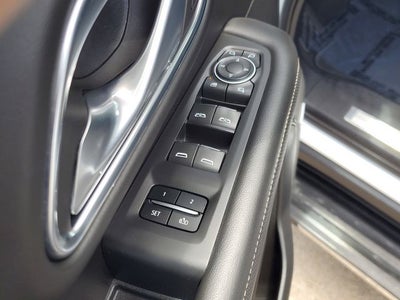 2023 Chevrolet Suburban 4WD Premier