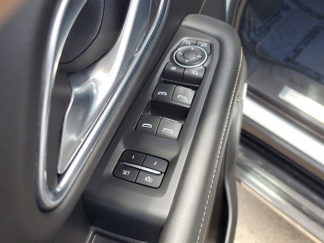 2023 Chevrolet Suburban 4WD Premier