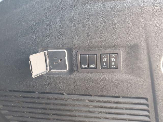 2023 Chevrolet Suburban 4WD Premier