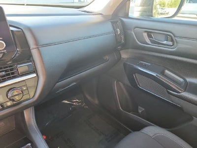 2024 Nissan Pathfinder SV FWD