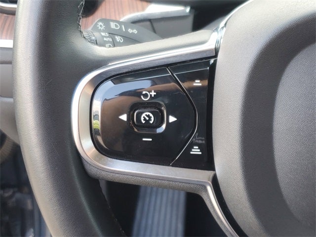 2024 Volvo XC60 B5 Plus Dark Theme