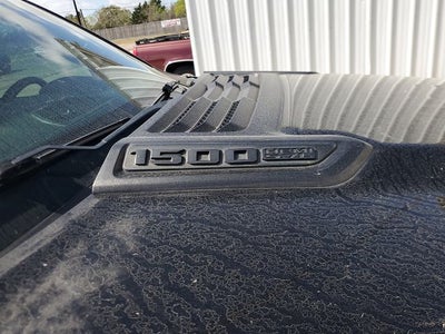 2019 RAM 1500 Laramie Crew Cab 4x2 5'7' Box