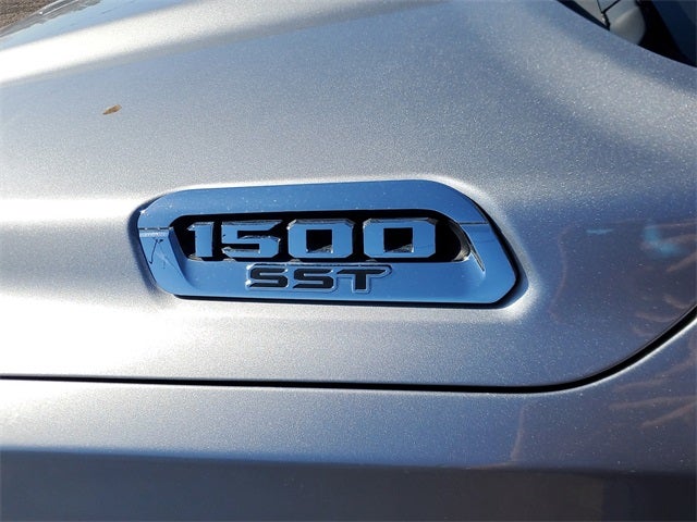 2025 RAM 1500 Laramie Crew Cab 4x4 5'7' Box