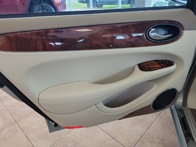 2000 Jaguar XJ8 Base