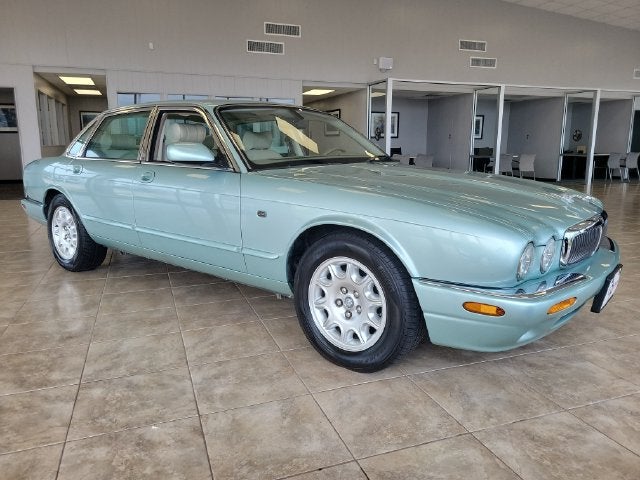 2000 Jaguar XJ8 Base