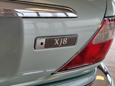 2000 Jaguar XJ8 Base