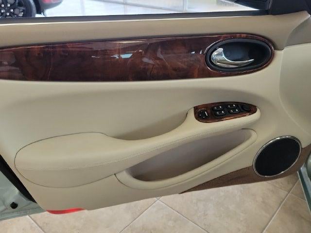 2000 Jaguar XJ8 Base